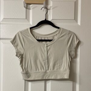 Off-line aerie women’s crop top, size small color cream